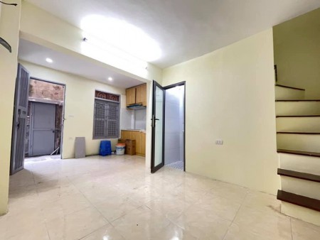 Bán nhà ngõ 105 Bạch Mai diện tích sử dụng 25m2, giá bán 2,2 tỷ, liên hệ chính chủ