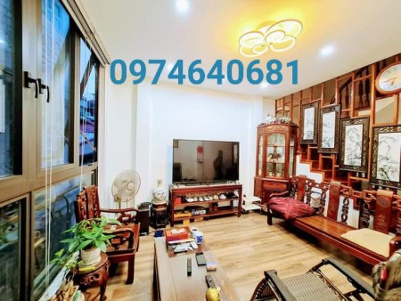 Bán nhà chính chủ có sẵn sổ đỏ bàn giao ngay, Hồ Bồ Đề, view Hồ giá nhỉnh 2 tỷ
