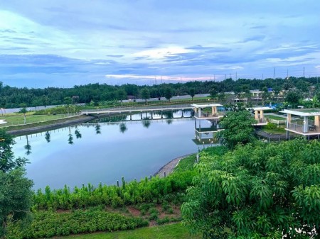 Gần Hồ Nhà Bè thuộc Thành phố công nghiệp Cảng Biển Phú Mỹ