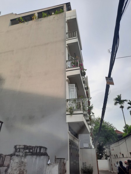 Nhà đẹp ở luôn gần trường chợ cách đường oto 30m 4 tầng đúc, khu dân cư