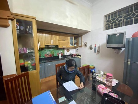 Bán nhà Khương Đình, Thanh Xuân, dt 50m2, 4 tầng, mt rộng 4.5m, giá chỉ 3.85 tỷ. LH 0966456918.