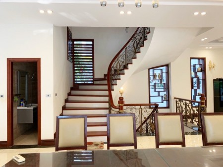 Cho thuê biệt thự đơn lặp dt 400m2, thoáng mát 4 pn, full nội thất cao cấo, lh 0979220466