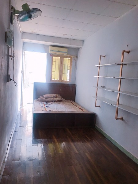 Cho thuê phòng trọ trung tâm Quận 1, phòng có sẵn đồ dùng, giá 4 triệu/tháng