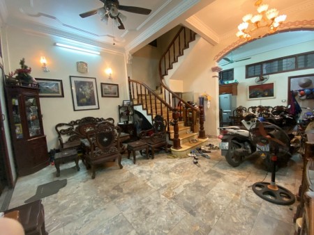 Cần bán nhà Đường Láng, Đống Đa 4.7 tỷ, 52m2 4 tầng trung tâm thành phố