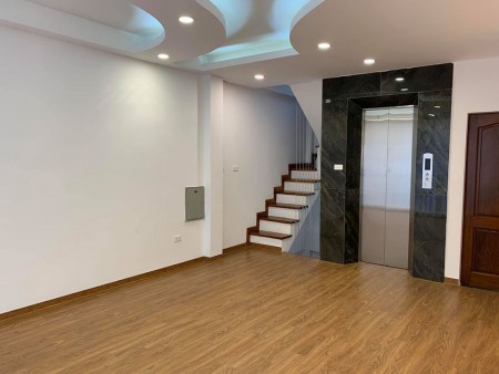 Lô góc mặt phố Xã Đàn, quận Đống Đa, mặt tiền 12m, thang máy, thông sàn, đắc địa