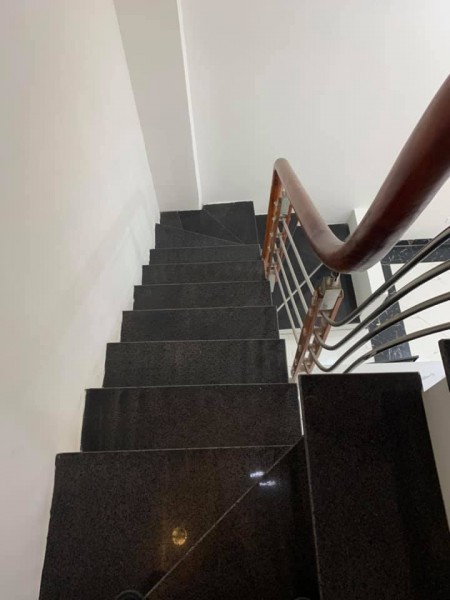 Bán nhà 30m Nguyễn Văn Cừ 4 tầng mặt tiền 3.5m giá 3.1 tỷ lô góc 2 thoáng sáng