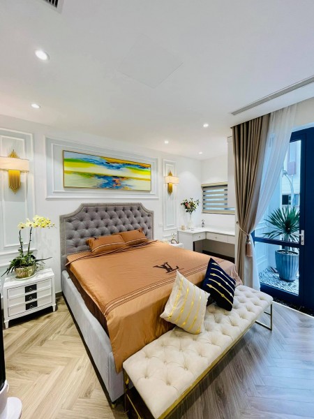 Bán nhà đẹp Ngã Tư Sở, Đống Đa 5 tầng nhỉnh 5 tỷ 40m2 ngõ to 3m