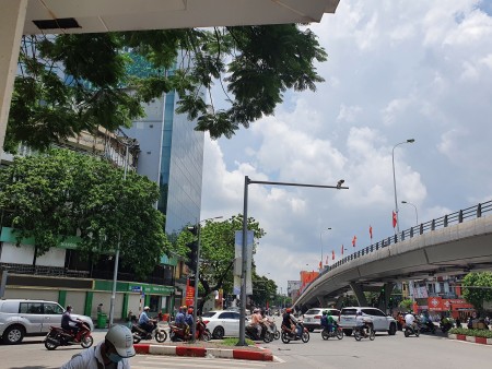 Mặt phố Trương định, 2 thoáng, Kd sầm uất mọi dòng tiền 70m, đúc 5.5 tầng, mt 5.5, tiền giá 10.8 tỷ