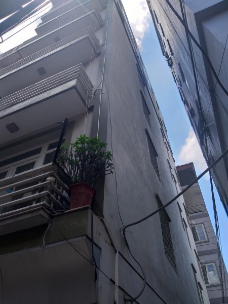 Chỉ với hơn 2 tỷ có ngay nhà 30m2, 6 tầng, 5 ngủ gần Công Viên Cầu Giấy hàng cực hiếm