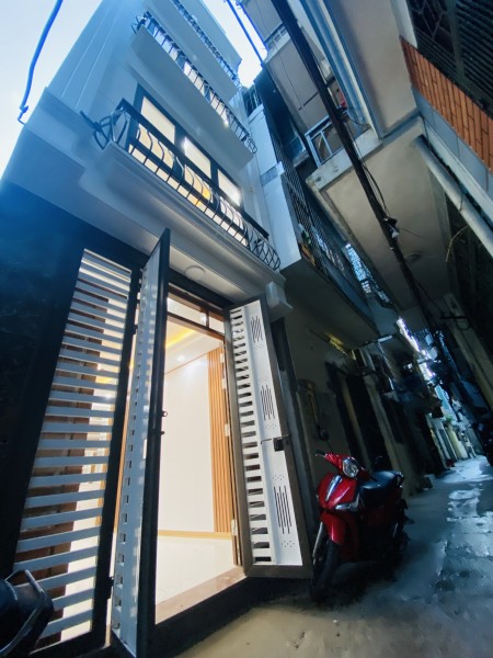Bán nhà ngã tư Sở chỉ hơn 4 tỷ, còn mới, dt 37m2, ngõ trước nhà 3m, cực gần phố, Vip Thanh Xuân