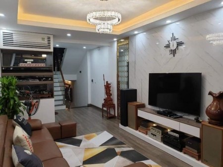 Bán nhà khu vực hiếm cần bán Nguyễn Chí Thanh, cách mặt phố 20m, ô tô đỗ cửa