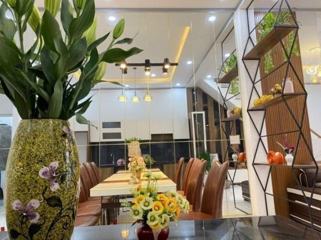 Bán nhà nguyên căn Tây Hồ ô tô đỗ cửa thang máy view Hồ Tây, dt 36m2, 7 tầng, giá 6.2 tỷ