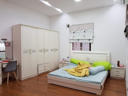 Bán nhà Hoàng Quốc Việt, 44m2, 5 tầng, 6,8 tỷ, phân lô, ô tô tránh, ngõ thông
