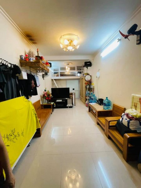 Bán nhà tập thể tầng 1 kinh doanh đường Trần Vỹ. Diện tích 42m. Giá 1.75 tỷ