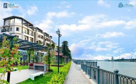 Bán nhà phố mặt tiền đẹp đường Nguyễn Văn Tuôi, trung tâm Bến Lức giá 3,3 tỷ