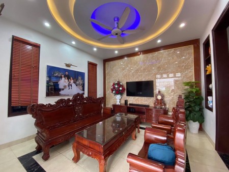 Bán nhà đẹp mới giá sốc 5,2 tỷ Biệt thự 180m ô tô đỗ cửa gần bến xe yên nghĩa hà đông.