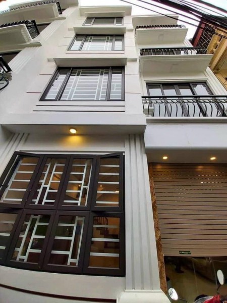 Bán nhà nguyên căn KIm Ngưu, ngõ rộng ô tô đỏ cổng, dt 50m2, giá 4.6 tỷ, khu vực bạt ngàn tiện ích.