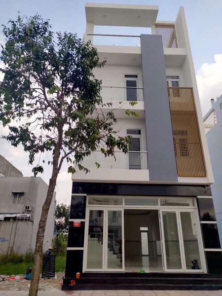 Bán nhà đang trống mặt tiền đường lớn trung tâm Quận, sổ đẹp, thông thoáng, lhcc