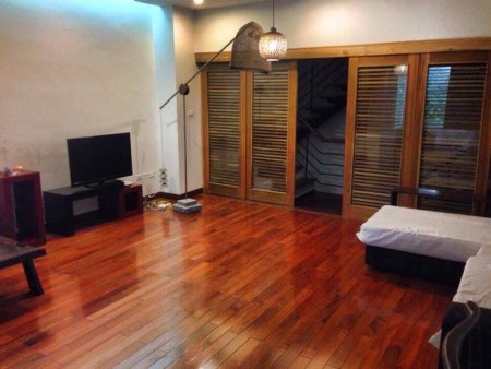 Nhà đẹp cạnh hồ Bồ Đề Quận Long Biên, dt 56m2 đúc 5 tầng, full nội thất, giá 5.8 tỷ