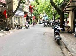 Bán nhà phân lô đường Hoàng Đạo Thành ngõ thông, dt 45m2 giá bán 4.5 Tỷ