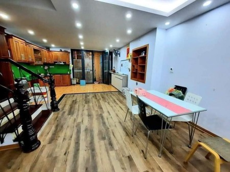 Bán nhà Vương Thừa Vũ, diện tích khủng dt 55m2, giá 4 tỷ, sổ đỏ chính chủ