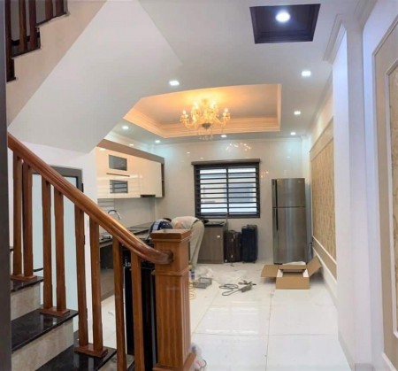 Tôi cần bán gấp nhà chính chủ 5 tầng phố Lê Trọng Tấn DT 50, ô tô, giá 5.6 tỷ