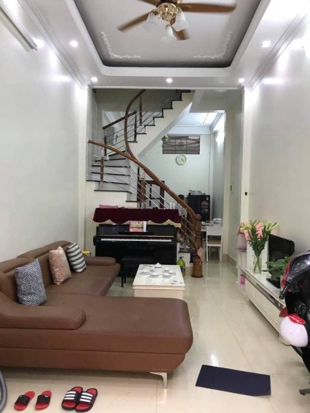 Bán nhà riêng Đê La Thành 45 m2 4 tầng, lô góc giá bán chỉ 4.4 tỷ