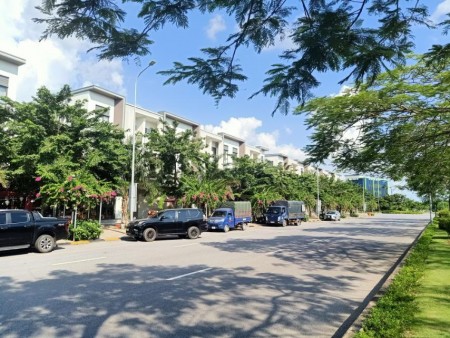 Bán nhà mặt phố lô góc đường 26m tuyến phố đi bộ tại khu đô thị VSIP. Vị trí vàng, tiện ích đầy đủ.