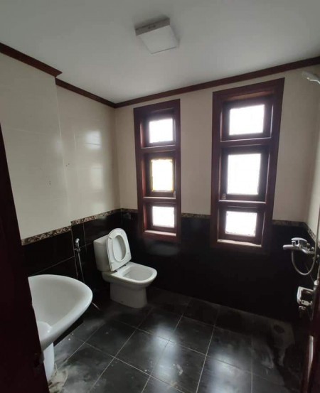 Bán nhà, mặt phố Huỳnh Thúc Kháng, Hà Đông, vỉa hè rộng, phố cổ sầm uất, KD đỉnh, 34m2, MT 5m, giá 3.65 tỷ.
