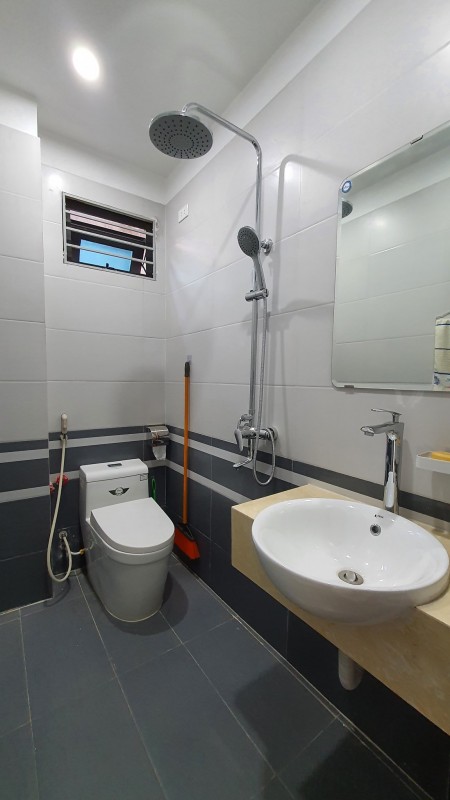 Bán nhà đẹp hiếm, diện tích 40m2, 5 tầng, 6 pn, sổ đỏ vuông vắn, giá 3 tỷ