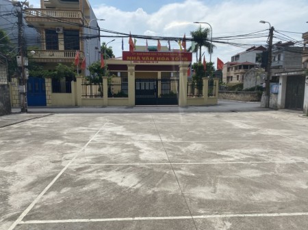 Tổ 15 thị trấn Đông Anh, diện tích 65m2, ô tô 7 chỗ đổ cửa, giá thoả thuận, lh 0986161070
