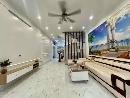 Bán nhà Hoàng Hoa Thám, phân lô, 4 tầng, diện tích 50m2, giá 5.3 tỷ, lhcc