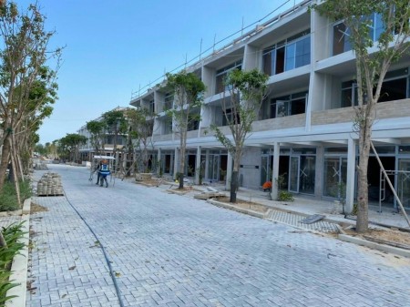 Bán nhà phố liền kề 2 mặt tiền, sổ hồng riêng chính chủ, kiến trúc nhà đẹp