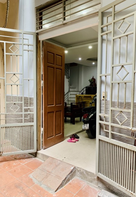 Bán nhà sổ đỏ 36 m2 diện tích thực dt 40m2, 4 tầng 100m ra đường xã đàn mt 4.5m