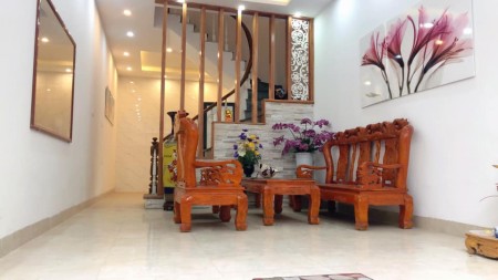 Bán nhà Gốc Đề, Hoàng Mai, dt 39m2 x 4 tầng, 4 phòng ngủ, nhà mới ở ngay, gần ô tô, 3.75 tỷ