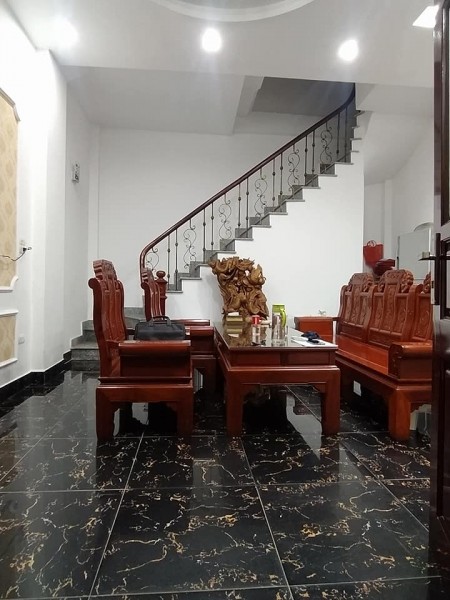Bán nhà nguyên căn đẹp ngõ thông gần phố Minh Khai, dt 37m2, 5 tầng, mt 5m