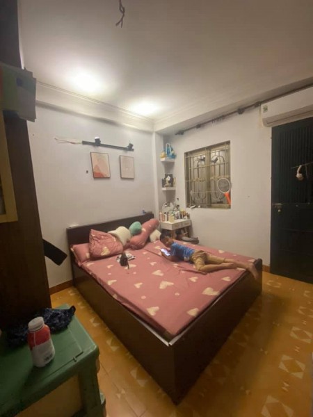 Bán nhà phố Định Công ngõ ba gác gân ô tô 4 tầng, an ninh tốt, tặng nội thất, giá 2.3 tỷ