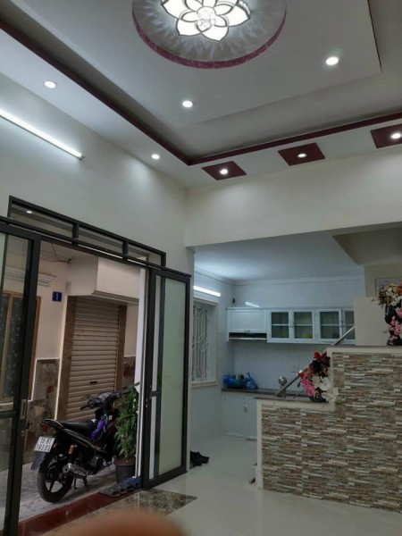 Duy nhất 1 căn ngay Nguyễn Văn Huyên Đi bộ ra công viên Nghĩa Đô, Nhà 4 tầng 45m2 giá 3.3 tỷ