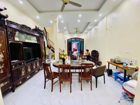 Bán nhà Tản Đà Hà Đông phân lô, ô tô vào của nhà đẹp, dt 70m2 3 tầng, giá 5..9 tỷ