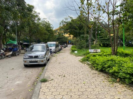 Nhà vườn hoa Trần Quang Diệu, 8 tầng thang máy, giá bán 18 tỷ, lh 0945804091