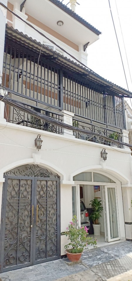 Mặt tiền 2 bước 26m2 nhà nguyên căn củ Quận 10 giá 3,2 tỷ hiếm có