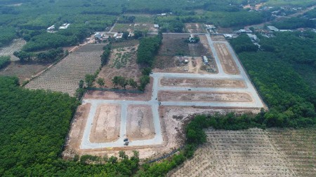 Cần bán gấp lô đất khu Bến Cát. giá chỉ 800tr, sổ hồng riêng, giấy tờ pháp lý đầy đủ