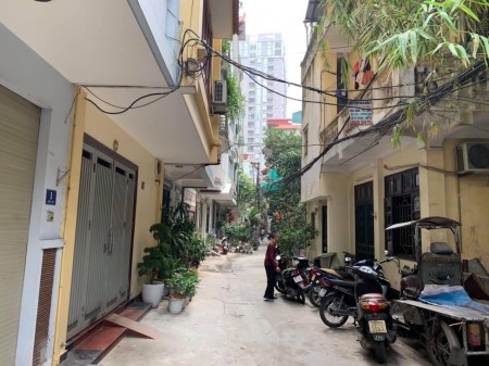 Bán nhà Hào Nam dt 37m2, 5 tầng đúc mt 3.8 /m, giá bán 6.7 tỷ, 1 nhà ra phố, gara ô tô