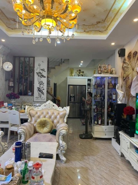 Bán nhà Ngọc Thuỵ, ô tô đỗ cửa, diện tích: 50m2, 5 tầng, giá bán nhanh 3.9 tỷ