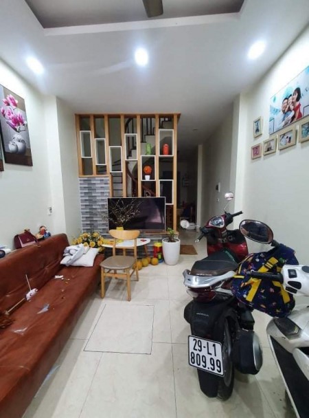 Bán nhà Nguyễn Khánh Toàn 45m2, ngõ 3 gác, 2 thoáng, oto, giá 4.6 tỷ
