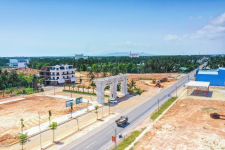 Chỉ từ 600 triệu đã có thể sở hữu một lô đất hai mặt tiền đường Quốc lộ 1A trung tâm cạnh sông kề biển Ngọc trai