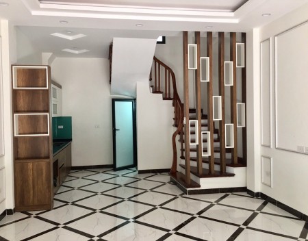 Bán nhà nguyên căn phố Trần Thái Tông, dt 35m2, còn mới nguyên, gân ô tô giá 4.2 tỷ