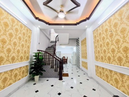 Bán nhà Trích Sài gần ô tô gần phố, diện tích 36m2, 5 tầng, giá bán 4.35 tỷ