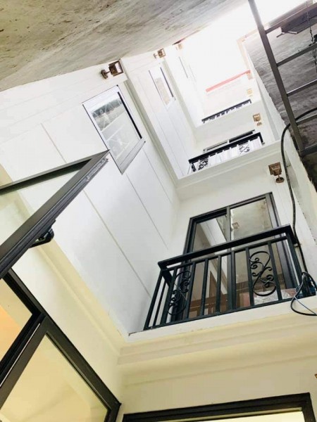 Bán nhà có sân vườn ngay trung tâm Quận Hai Bà Trưng, giá 2.85 tỷ, dt 30m2 4 pn
