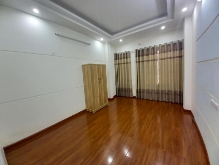 Bán nhà Cầu Giấy,Ngõ thông nhà lộc, 35m x 5 tầng giá chỉ 3.99 tỷ, thương lượng nhẹ.